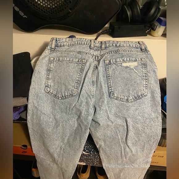 Distressed Light Wash Denim Jeans - Picture 2 of 3